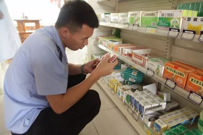 滨州一家连锁药店竟销售过期药品!食药局突击检查发现.
